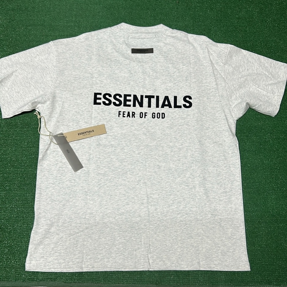 Essentials light oatmeal tee size M - Picture 3 of 3